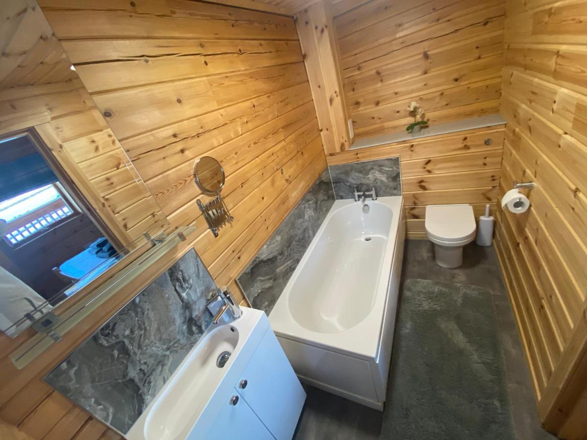 Pine Lodge Gorebridge Exterior photo